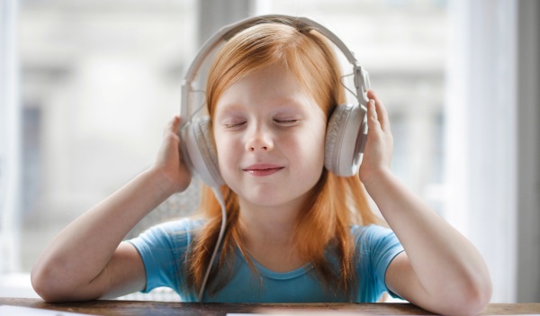 cau-truc-bai-listening-cua-chung-chi-pet-la-gi